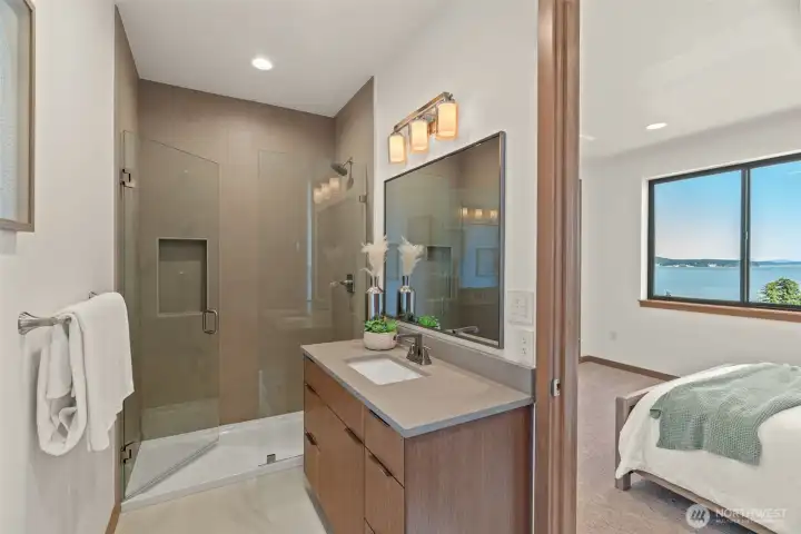 En Suite Bath