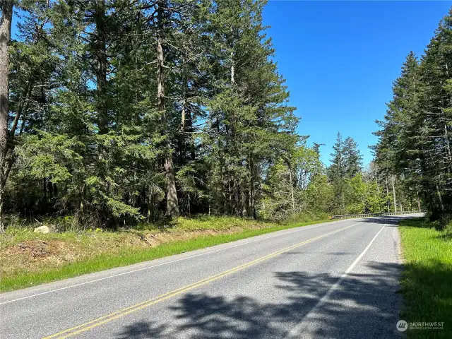 Easy Access off Main Road