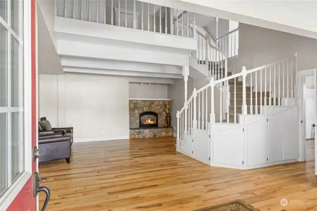 Large entry, living room