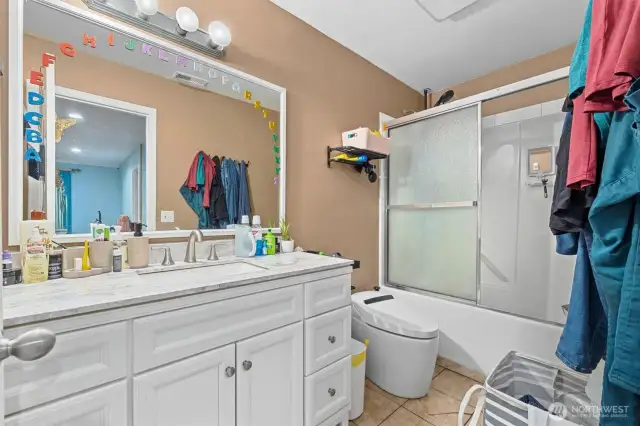 Full guest bathroom upstairs