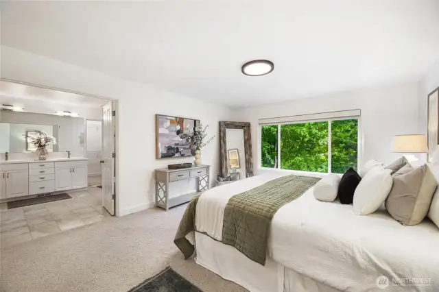 Huge 5 piece en-suite bathroom.
