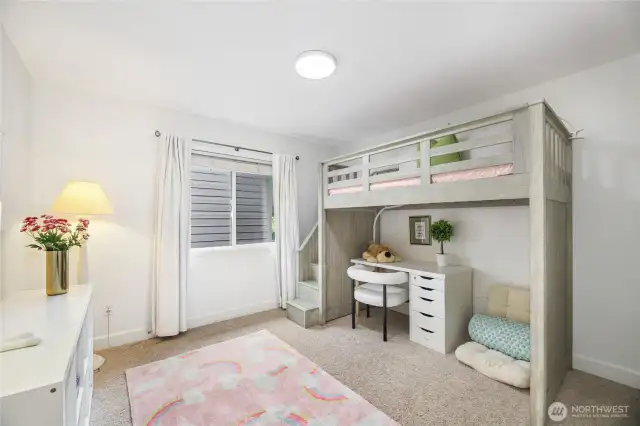 2nd upper bedroom