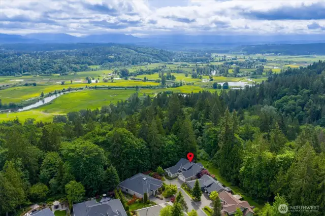 Snoqualmie Valley just beyond. Stunning!
