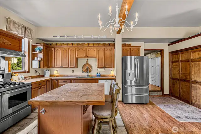 Studio Kitchen with Gas Cooktop