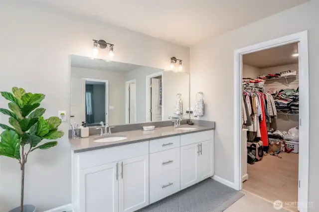 Double sinks & walk-in closet
