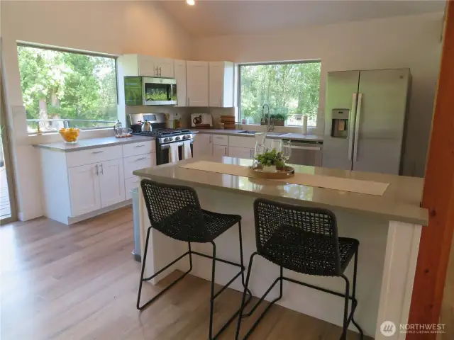 Stylish design for kitchen with eating bar shown here at the ktichen island.