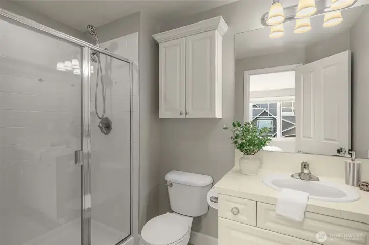 Ensuite bathroom of an upstairs bedroom