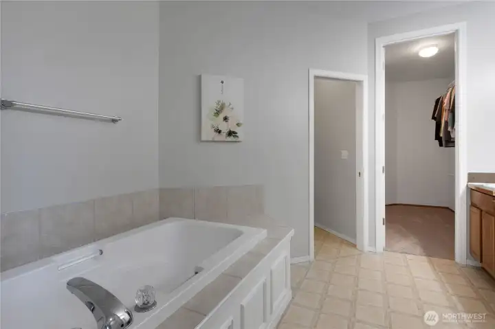 Unwind in your private soaking tub — a spa-inspired space designed for slowing down at the end of the day.