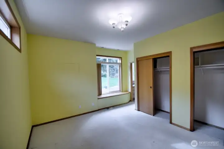 Third bedroom on the front of house with the access to the bathroom.