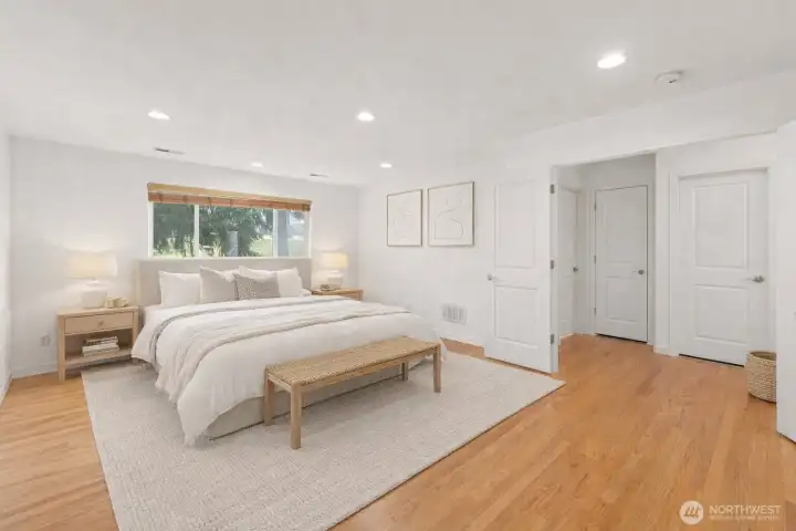 Primary bedroom (virutally staged)