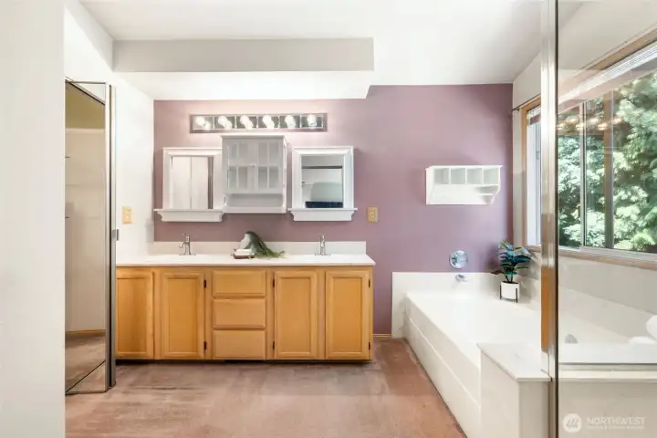 Primary en-suite Bathroom offers peace and tranquillity