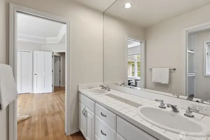 Jack n Jill Bathroom connecting two bedrooms upstairs