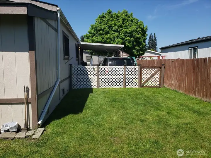 A Picture of the Spacious Pet Friendly Fully Fenced Side Yard.