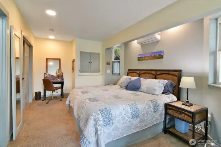Primary suite, upper level