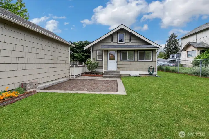 Large fully fenced backyard with large patio and big garden area. Grass photoshopped.