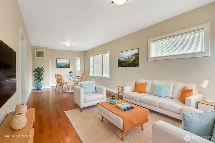 Nice size living area with real hardwood floors. Lot's of natural light.
