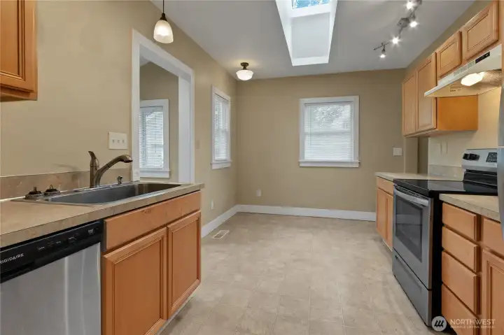 Stainless appliances that stay with home.