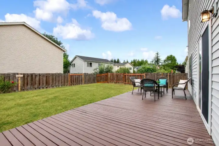 Imagine entertaining on this gorogeous deck