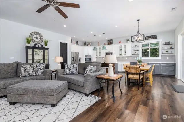 Ceiling fan, 2 in-floor electrical outlets.