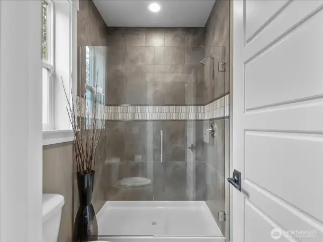 Large shower in guest bath