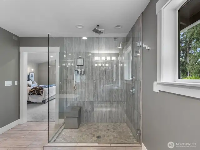 Double head shower in Primary