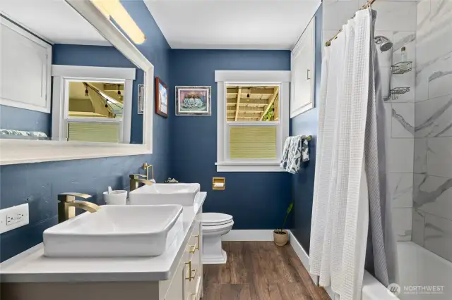 Full hall bathroom