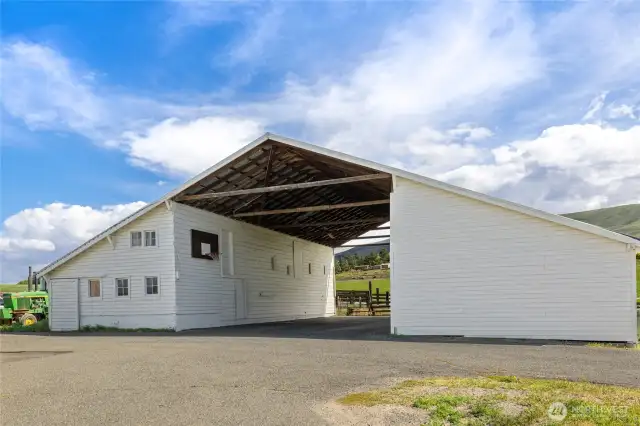 Barn with lots of potential.