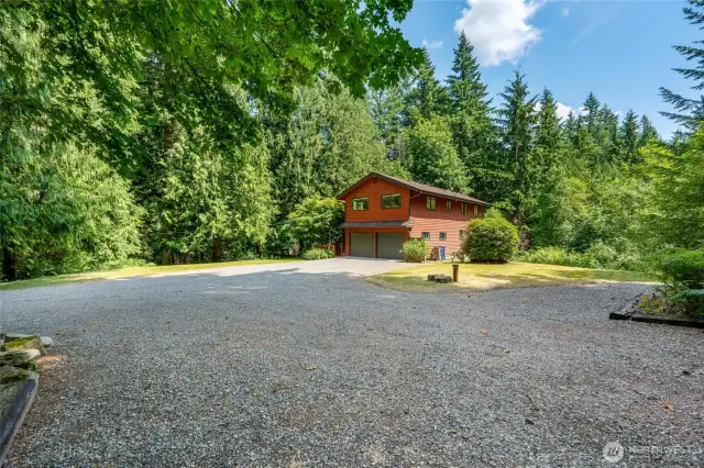 Plenty of parking space & room for RV parking