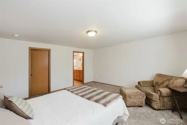 Primary with large walk-in closet and full 5 piece ensuite bathroom.