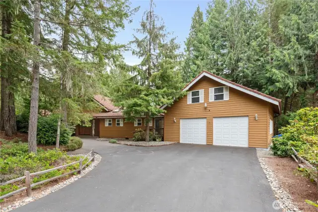 Located at the end of a cul-de-sac, the front of this home feels nestled in the beautiful Lakeland Village landscape.