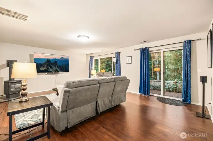 Perfect movie theater room. Attached TV and Sonos surround sound is negotiable. Slider to back patio and hot tub.