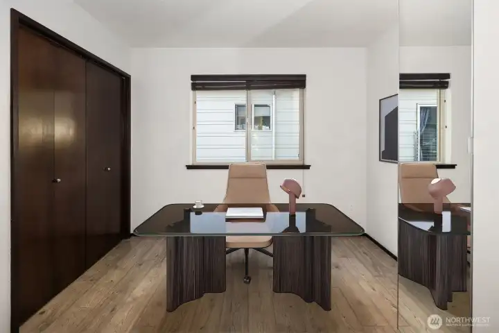 Virtually Staged: 2nd bedroom as an office