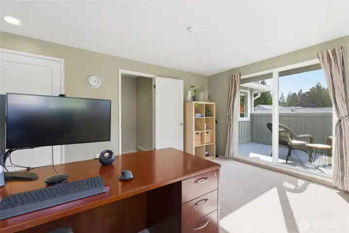 Upstairs office/bedroom with Lanai