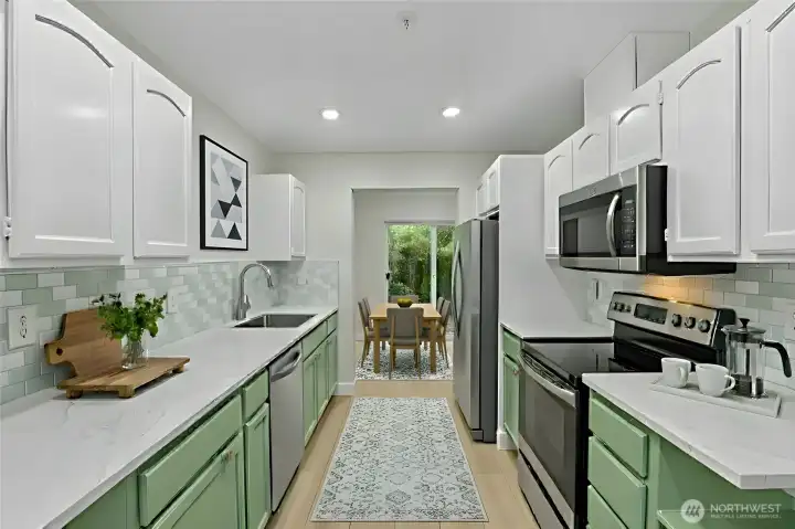Updated Everett townhome kitchen with open layout, ample storage, and breakfast bar—close to Trader Joe’s and I-5 access. virtually staged