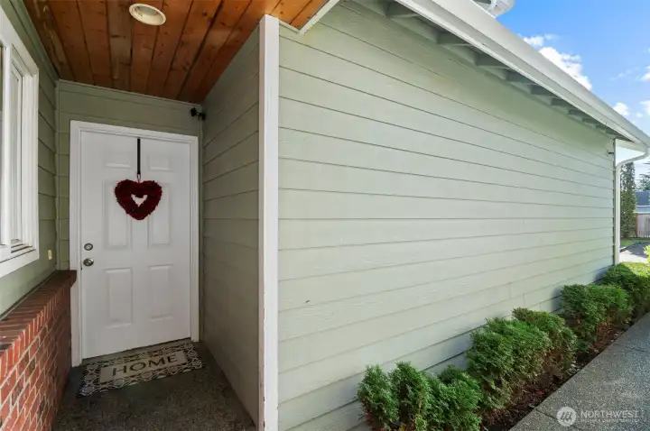 Bright entryway of Everett 3-bedroom townhome with new flooring and fresh interior paint.