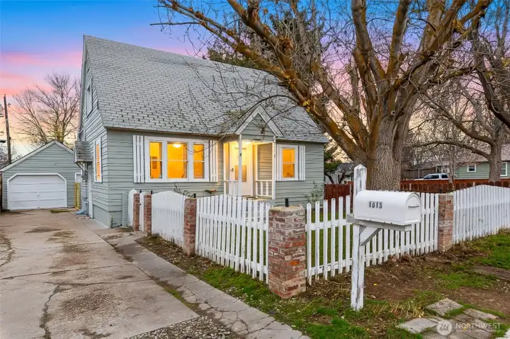 4+ car off road parking.