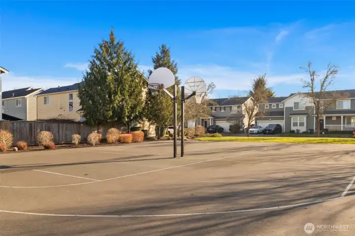 The Riverpointe community offers a neighborhood park with playground, sport courts, and grassy areas in addition to access to the Green River trail