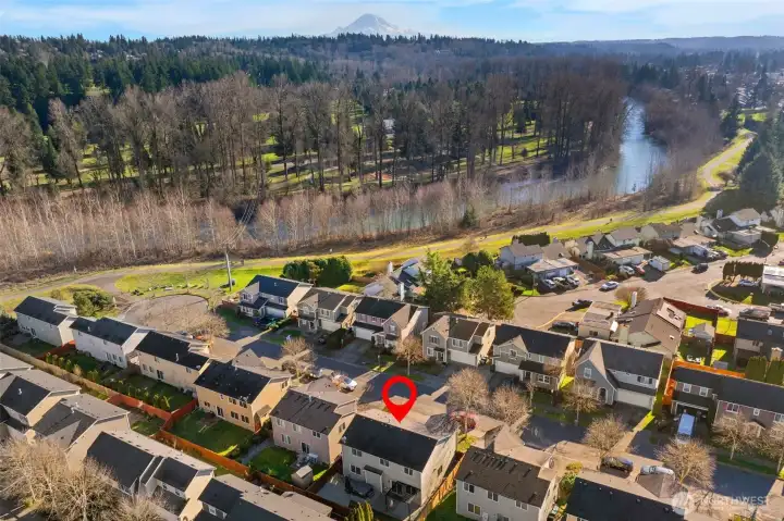 20 miles of riverfront trail, soothing birdsong, and PNW beauty at your fingertips!