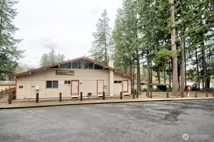 Sunwood Lakes clubhouse