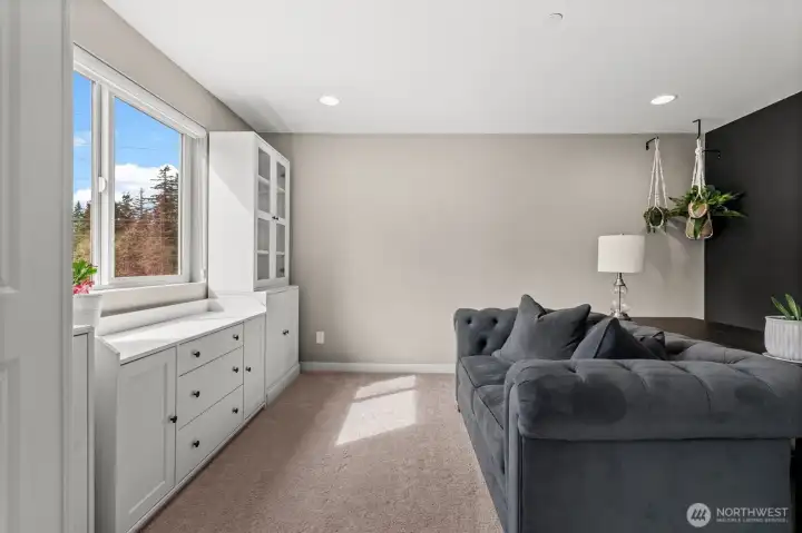 Just up the stairs, enjoy this office or flex space with built-in cabinetry and lots of natural lighting!