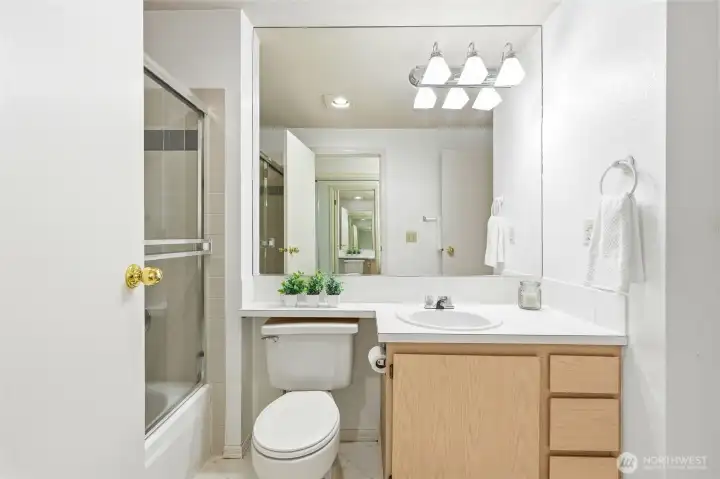 Full bathroom with clean finishes and practical layout