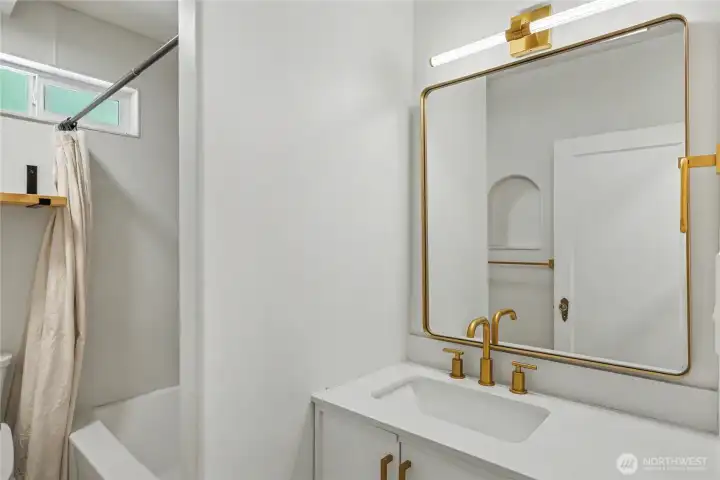 Full bath on main level.