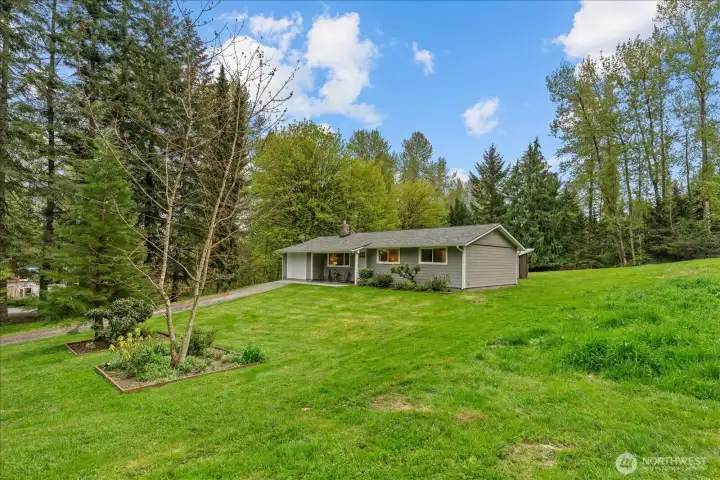 Conveniently located, the property blends peaceful country living with nearby amenities. Conveniently located, the property blends peaceful country living with nearby amenities.