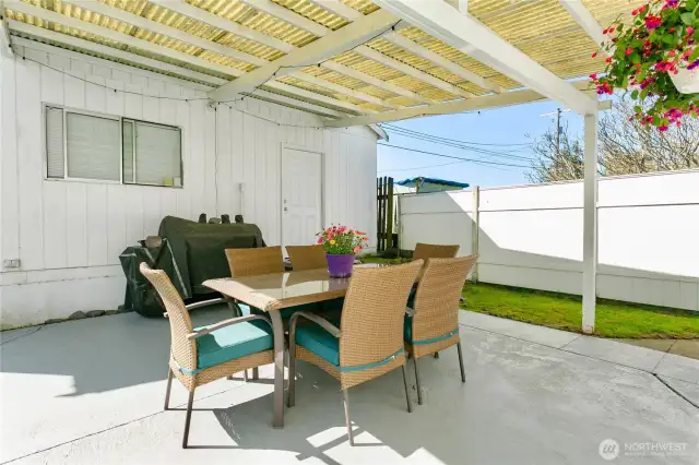 Covered patio from house to garage