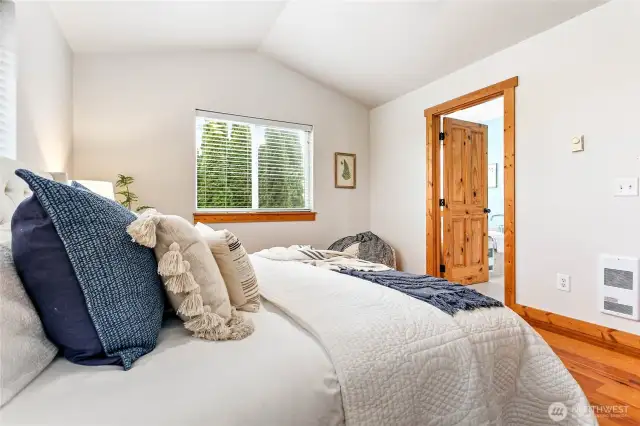 Owner's suite has full ensuite bath & large walk in closet