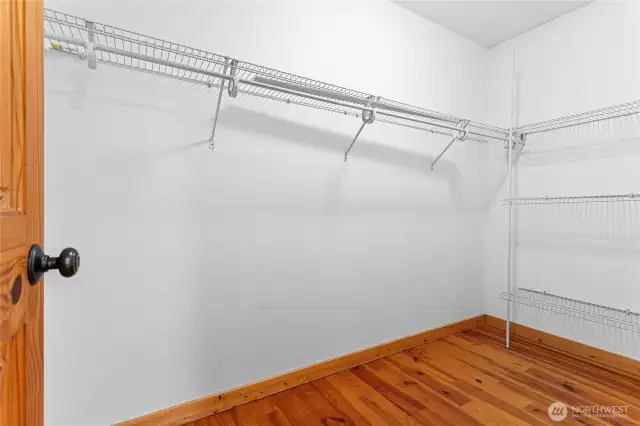 Ensuite walk in closet