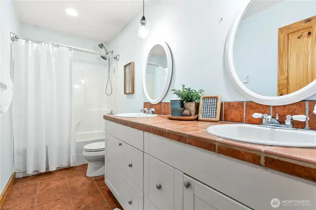 Full bath near 2 bedrooms upstairs w/dual vanity