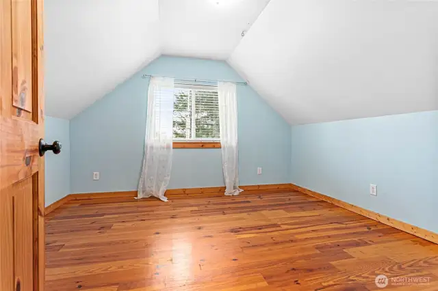 Extra room off bonus room upstairs - could be nursery, craft room, office, you name it!