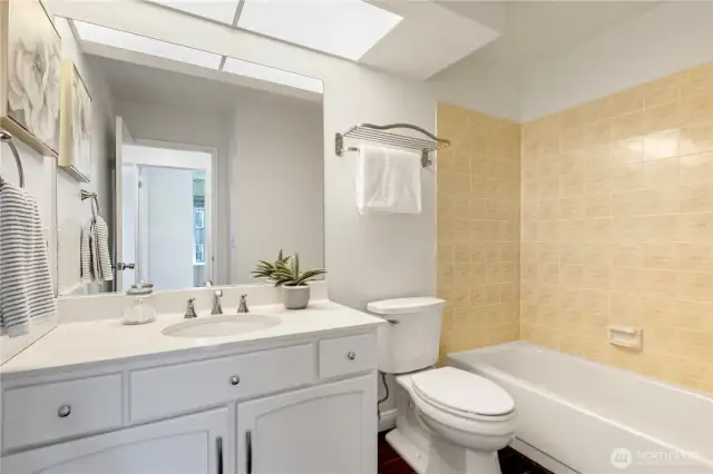 Secondary full bathroom