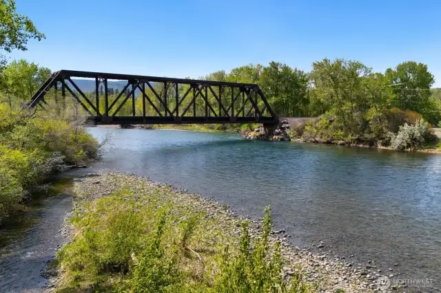 Come see this FABULOUS home on over an acre and a half located right on the amazing YAKIMA RIVER!
